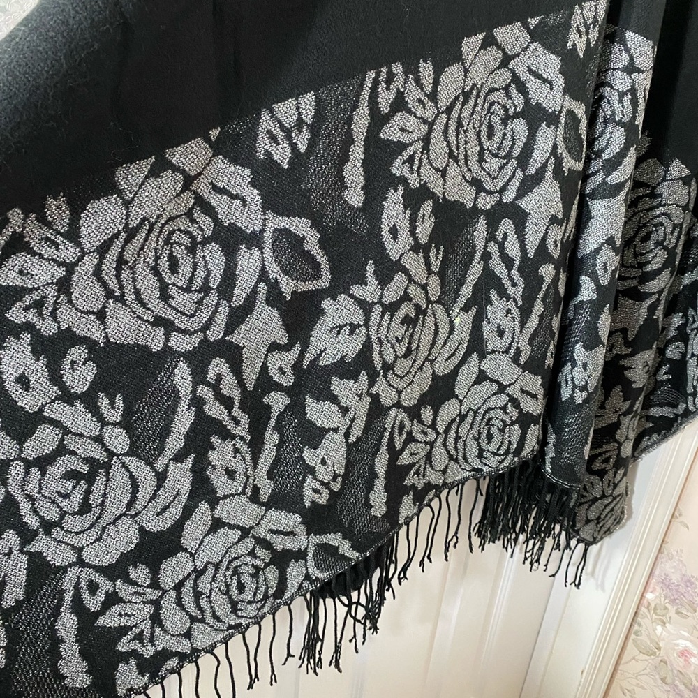 Black Ruana Shawl Wrap - Picture 3 of 4